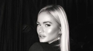 Элина Рахимова сделала распаковку подарков