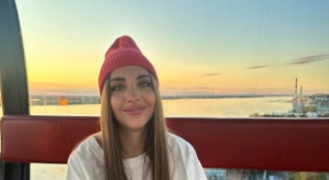 Катя Квашникова пытается сблизиться с Игорем Григорьевым