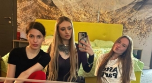 Каролина Салтыкова собрала «банду» молодых участников Дома-2