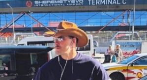 Сергей Хорошев устал от назойливых девушек Дома-2