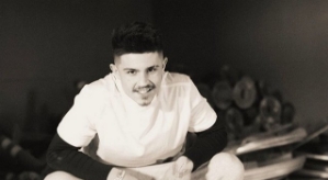 Никита Гуранда обещает Клаве Безверховой поездку на Сейшелы