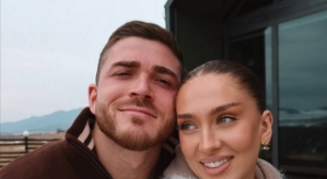 Роман Капаклы поднял настроение любимой супруге