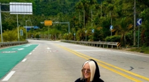 Элина Рахимова не спешит покидать китайскую площадку Дома-2