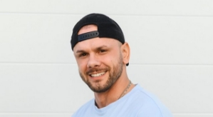 Евстропов злорадствует над женой, улетая с любовницей в Париж