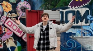 Евгений Сидоров опять остался без девушки?